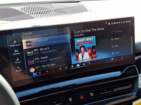 Used 2025 BMW 530i xDrive w/ Premium Package image 4