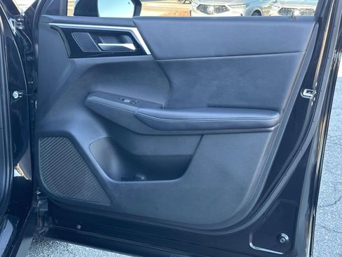 Used 2023 Mitsubishi Outlander 4WD Plug-In Hybrid image 9