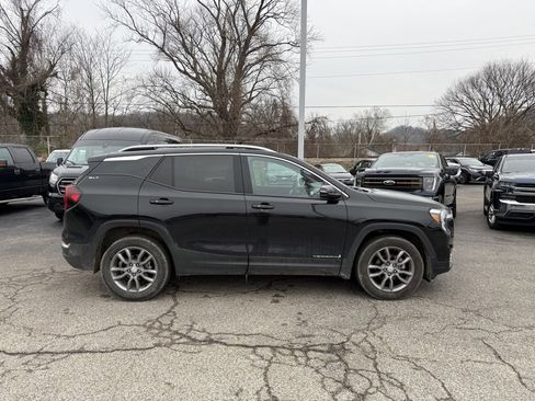 Used 2023 GMC Terrain SLT image 10