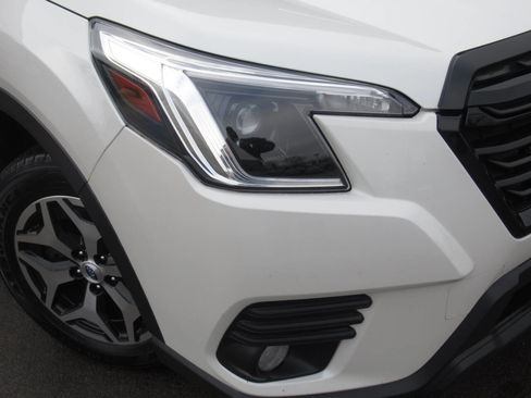 Used 2022 Subaru Forester Premium image 4