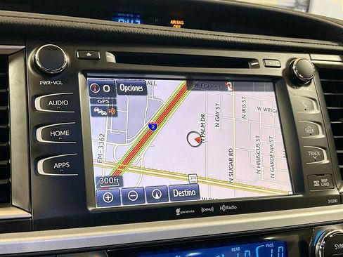 Used 2019 Toyota Highlander XLE FWD image 11