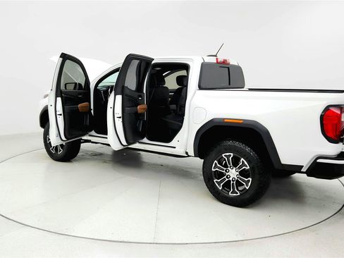 Used 2024 GMC Canyon AT4 w/ AT4 Premium Package AWD/4WD image 10
