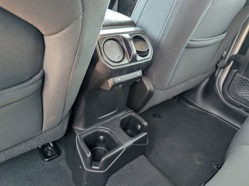 Used 2018 Jeep Wrangler Unlimited Sport AWD/4WD image 22