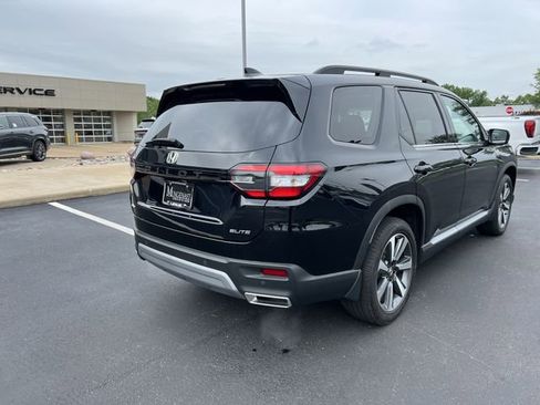 Used 2025 Honda Pilot Elite image 3