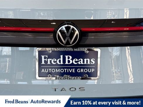 New 2026 Volkswagen Taos SE image 17