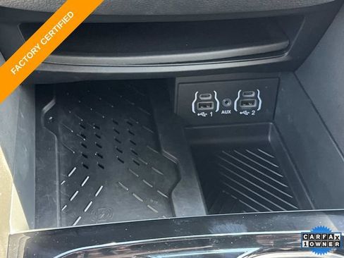 Certified 2025 Chrysler Pacifica Limited FWD image 38
