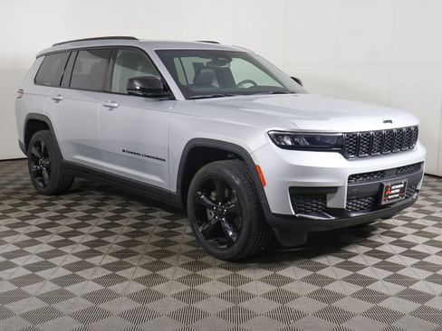 Used 2023 Jeep Grand Cherokee L Laredo AWD/4WD image 2