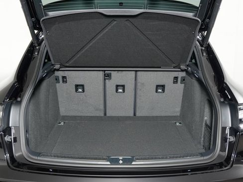 New 2026 Porsche Macan image 13