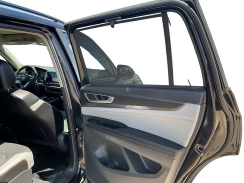 Used 2024 Volkswagen Atlas Peak Edition SE AWD/4WD image 18