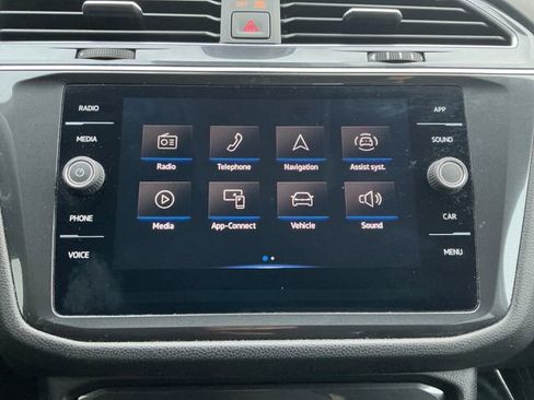 Certified 2022 Volkswagen Tiguan SE image 7