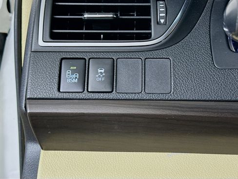 Used 2017 Toyota Camry XLE FWD image 17