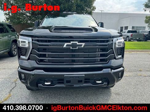 Used 2026 Chevrolet Silverado 2500 High Country w/ High Country Premium Package AWD/4WD image 2