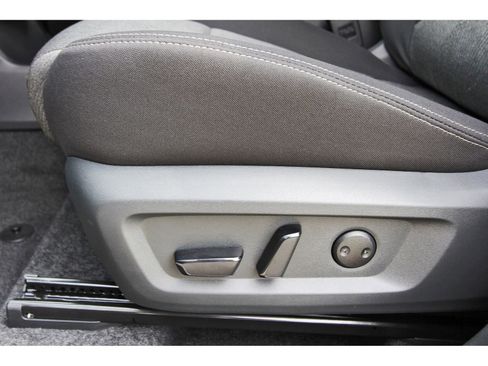 Certified 2026 Nissan Rogue SV FWD image 28