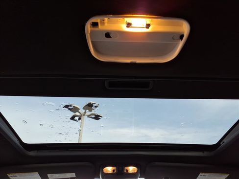 Used 2012 Ford Escape XLT image 5