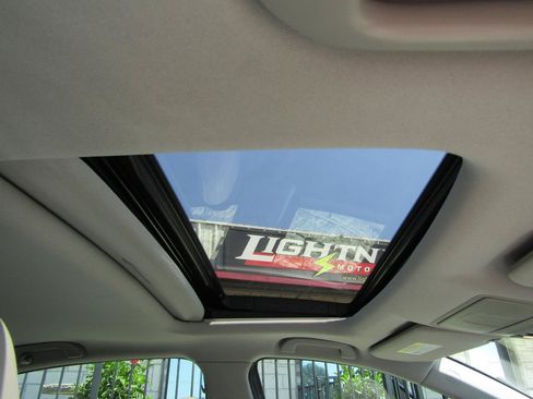 Used 2016 Acura TLX w/ Technology Package FWD image 8