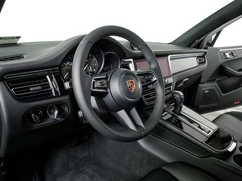 Used 2026 Porsche Macan AWD/4WD image 4