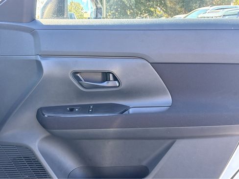 Used 2025 Nissan Kicks S image 9