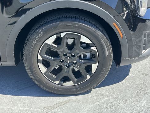 Certified 2025 Kia Sorento S image 13