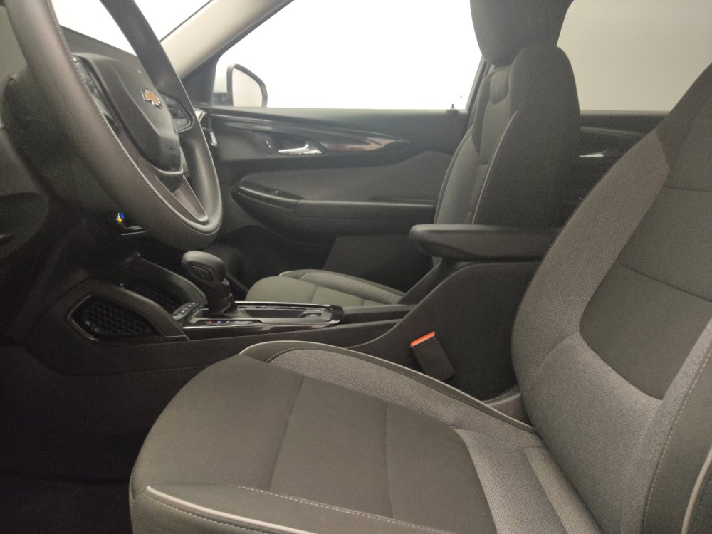 Used 2025 Chevrolet TrailBlazer LT AWD/4WD image 17
