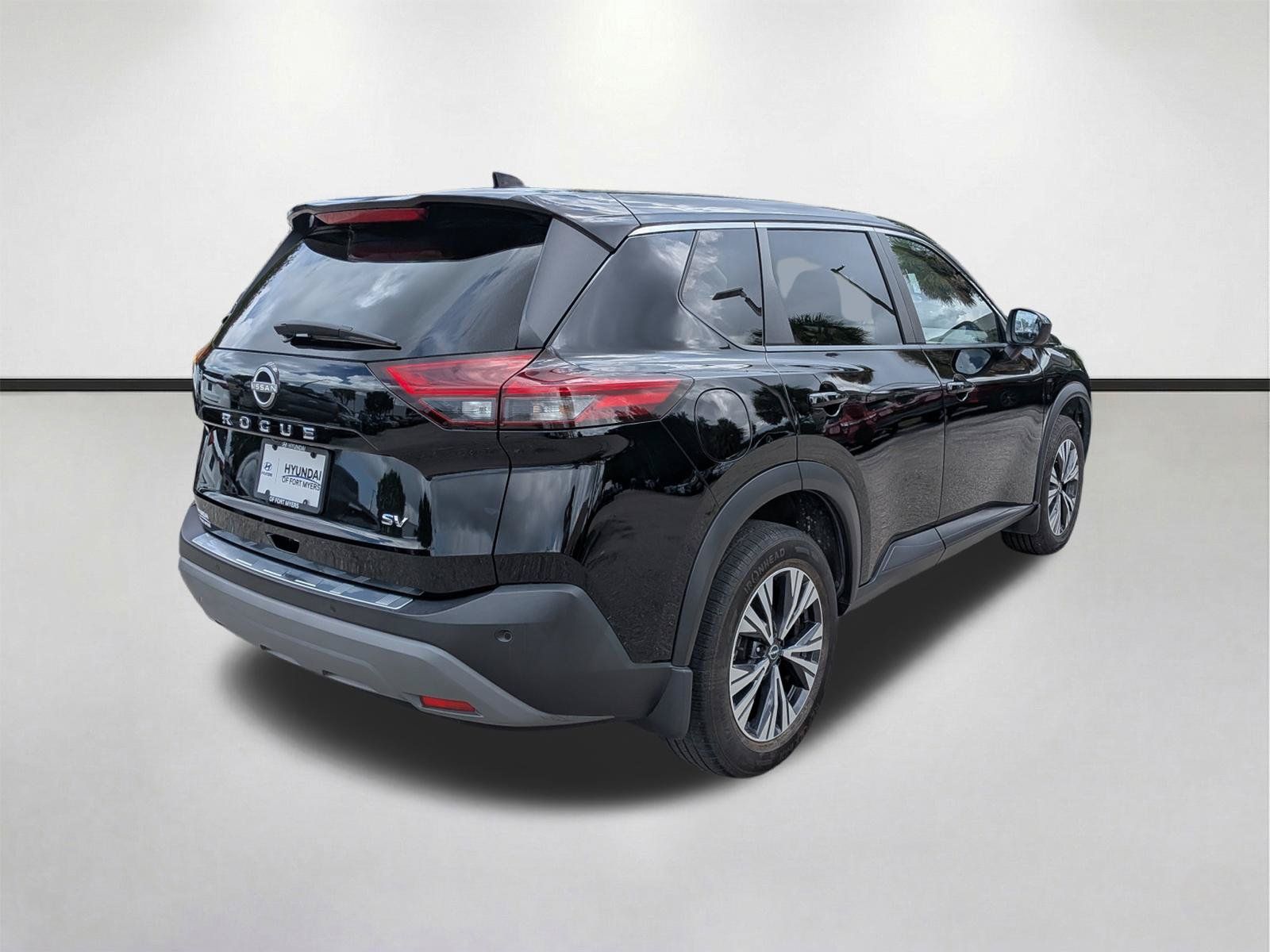 Used 2023 Nissan Rogue SV FWD image 4