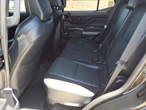 Used 2025 Toyota 4Runner TRD Off-Road Premium AWD/4WD image 18