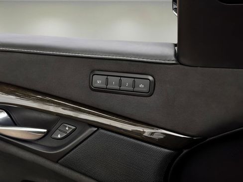 Used 2019 Cadillac Escalade Platinum AWD/4WD image 18