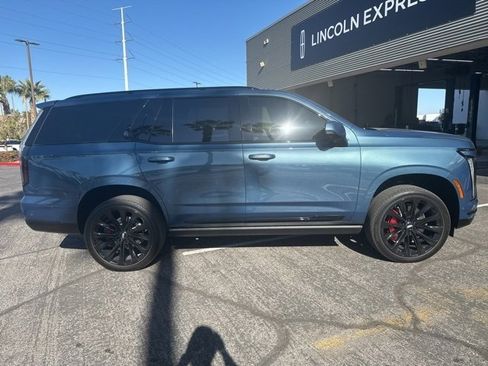 Used 2025 Cadillac Escalade Sport Platinum w/ LPO, ONYX Package image 4