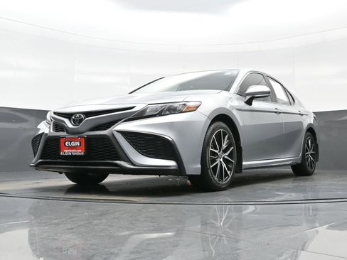 Used 2024 Toyota Camry SE image 27