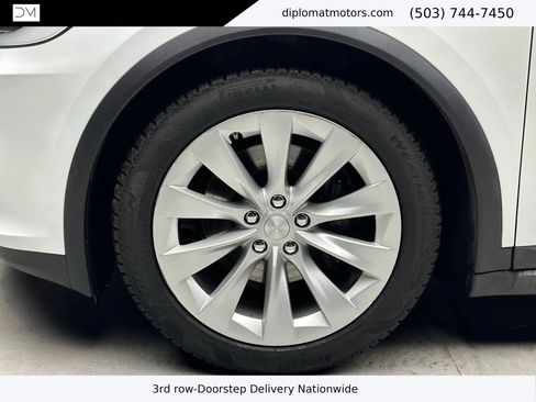 Used 2018 Tesla Model X 75D image 36