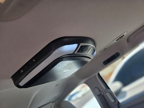 Used 2017 Chrysler Pacifica Touring w/ Tire & Wheel Group FWD image 34