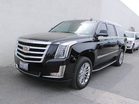 Used 2019 Cadillac Escalade ESV 2WD image 3