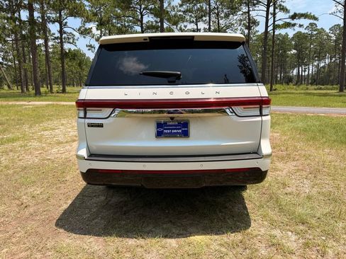 Used 2023 Lincoln Navigator L Reserve w/ Equipment Group 201A AWD/4WD image 4