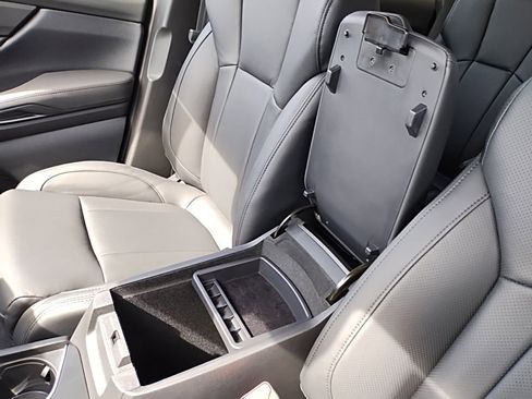 Used 2025 Subaru Ascent Bronze Edition image 31