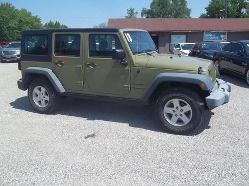 Used 2013 Jeep Wrangler Unlimited Sport image 15