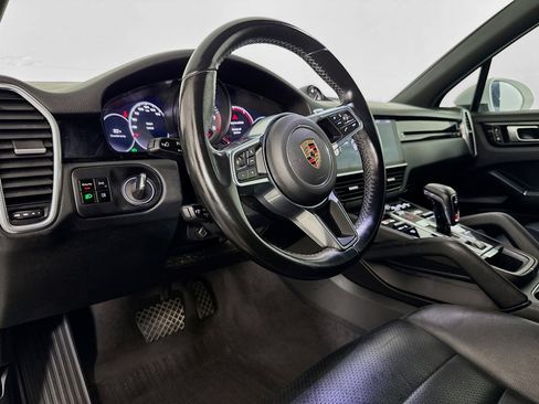 Used 2020 Porsche Cayenne image 21