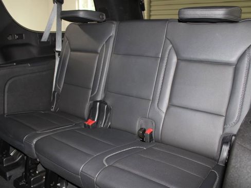 Used 2024 GMC Yukon XL Denali image 28