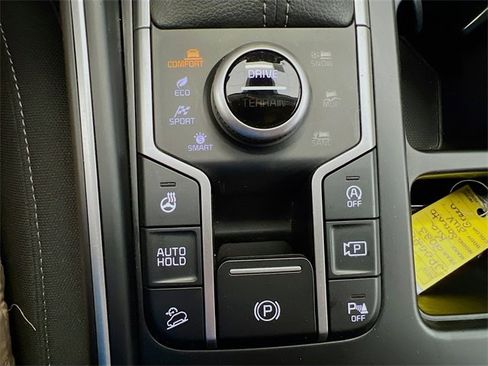 Used 2023 Kia Sorento LX image 12