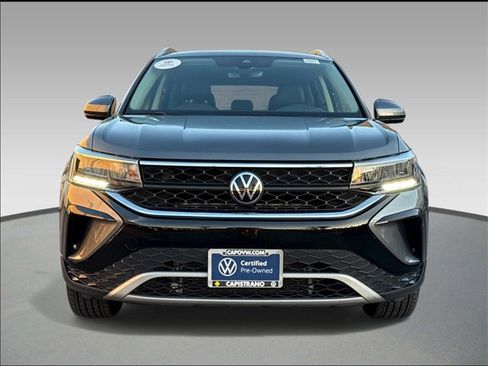 Certified 2023 Volkswagen Taos SE w/ Panoramic Sunroof Package image 2