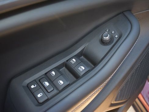 Used 2023 Jeep Grand Cherokee Altitude AWD/4WD image 12