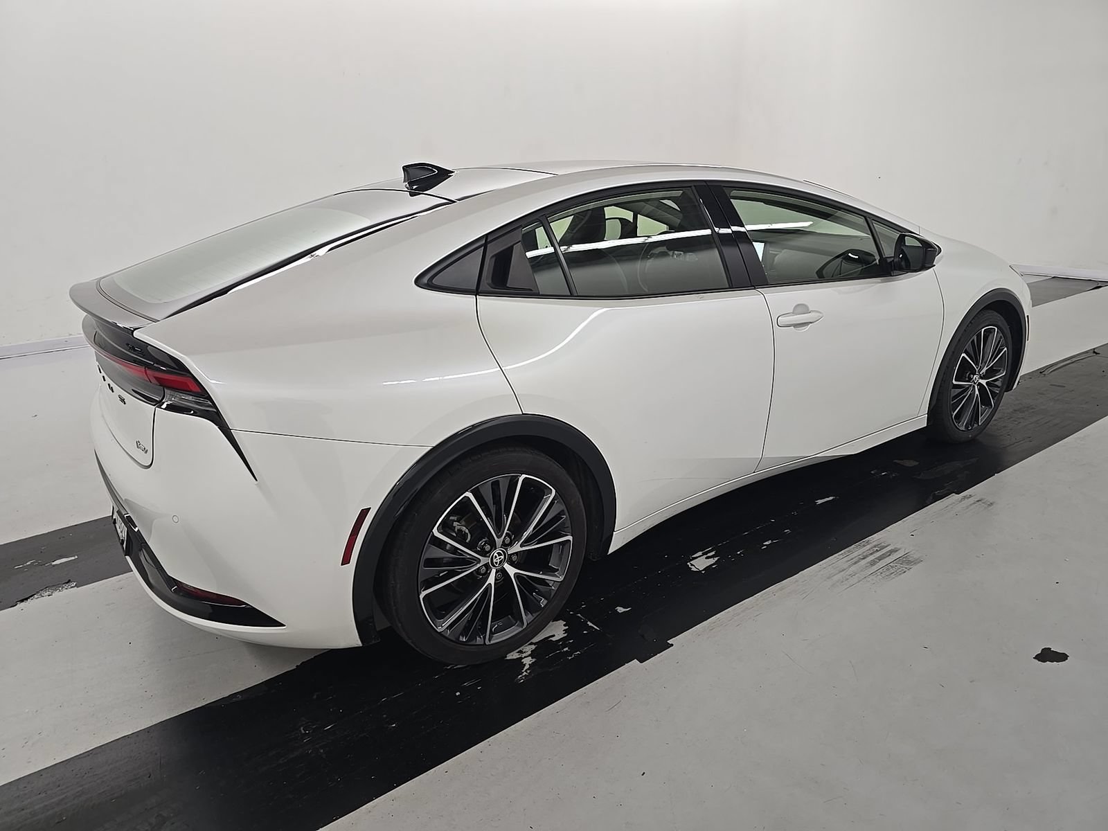 Certified 2025 Toyota Prius XLE FWD image 36
