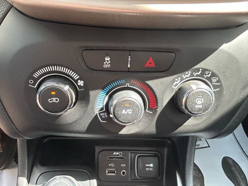 Used 2015 Jeep Cherokee Sport w/ Sport Appearance Group AWD/4WD image 23