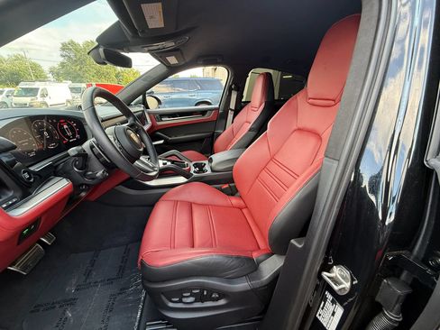 Used 2025 Porsche Cayenne Turbo GT AWD/4WD image 24