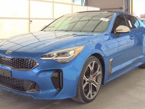 Used 2018 Kia Stinger GT2 image 2