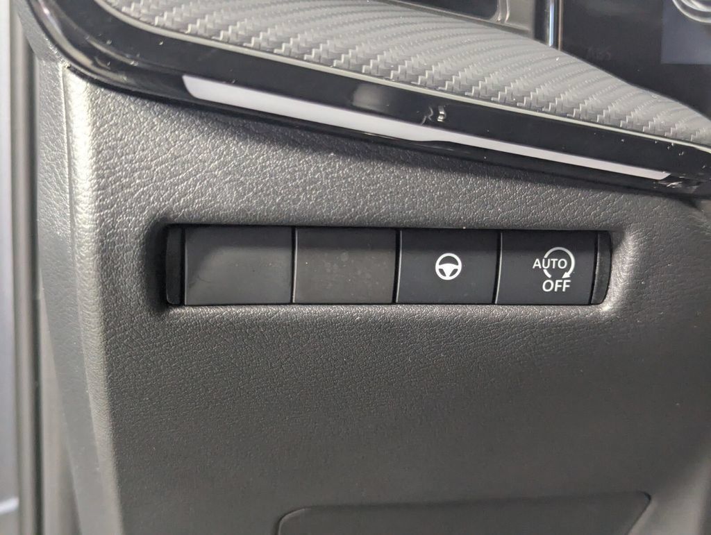 Used 2025 Nissan Kicks SR FWD image 12