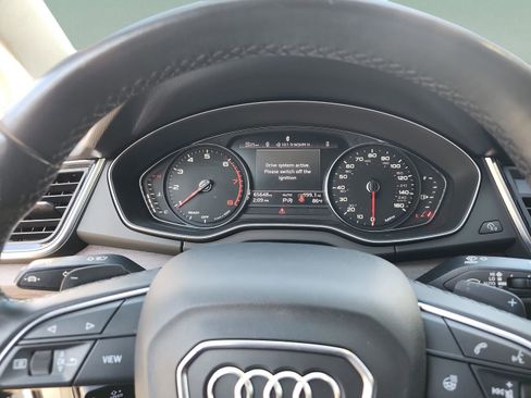 Used 2021 Audi Q5 Premium w/ Convenience Package image 11