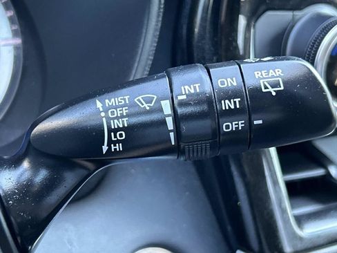 Used 2022 Toyota Highlander LE FWD image 32