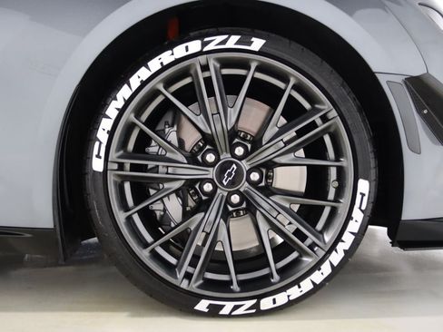 Used 2022 Chevrolet Camaro ZL1 RWD image 82