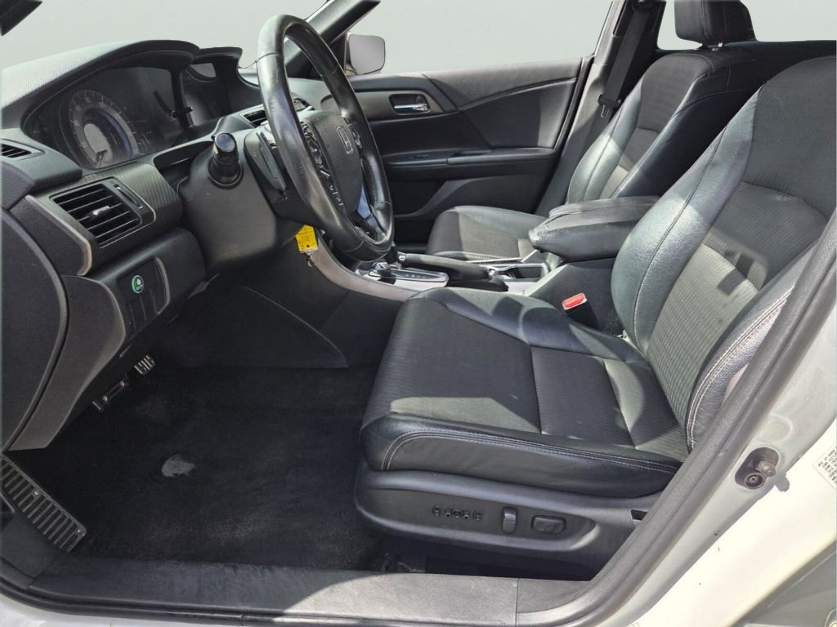 Used 2017 Honda Accord Sport image 9