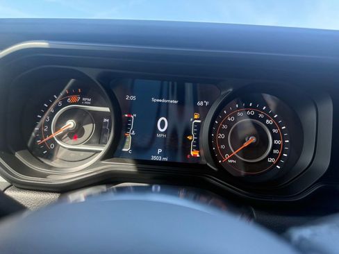 Used 2025 Jeep Wrangler Sahara AWD/4WD image 25