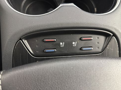 Used 2021 Toyota Venza Limited image 24